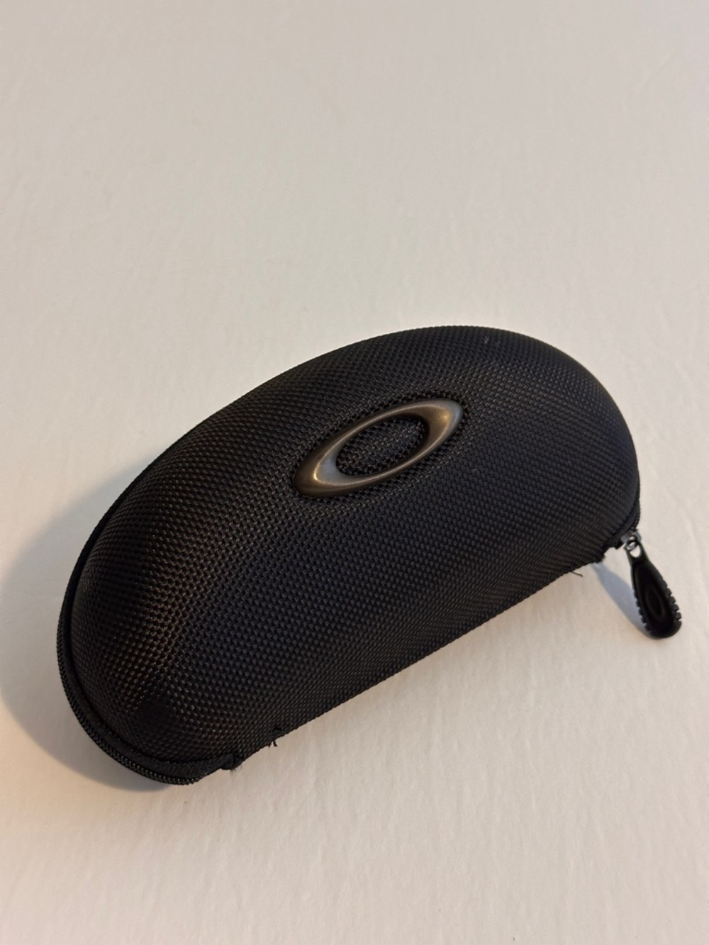 Oakley Black Textured Zip Sunglass Case Preowned Excellent